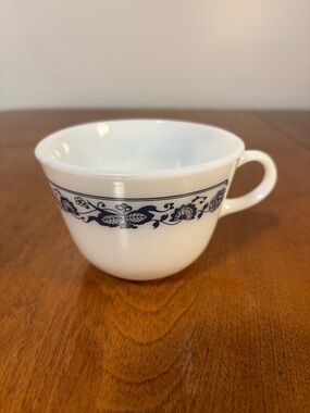 Vintage Pyrex Milk Glass Mug Blue Onion Style Coffee Cup White Blue